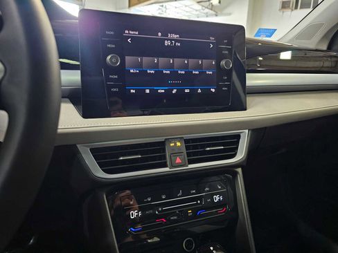 New 2025 Volkswagen Taos SE image 25