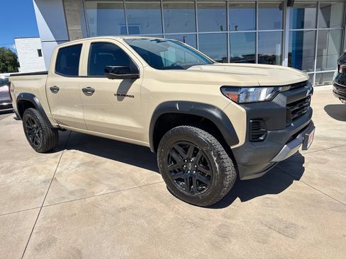 Used 2023 Chevrolet Colorado Trail Boss w/ Technology Package AWD/4WD image 7