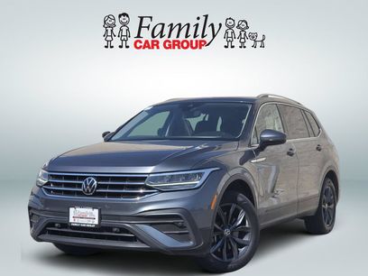 Used 2023 Volkswagen Tiguan SE w/ Panoramic Sunroof Package