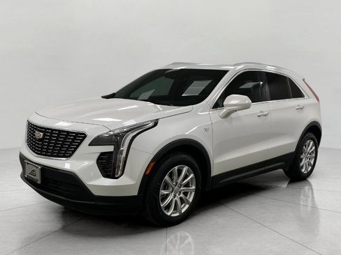 Used 2023 Cadillac XT4 Luxury w/ Cold Weather Package AWD/4WD image 9