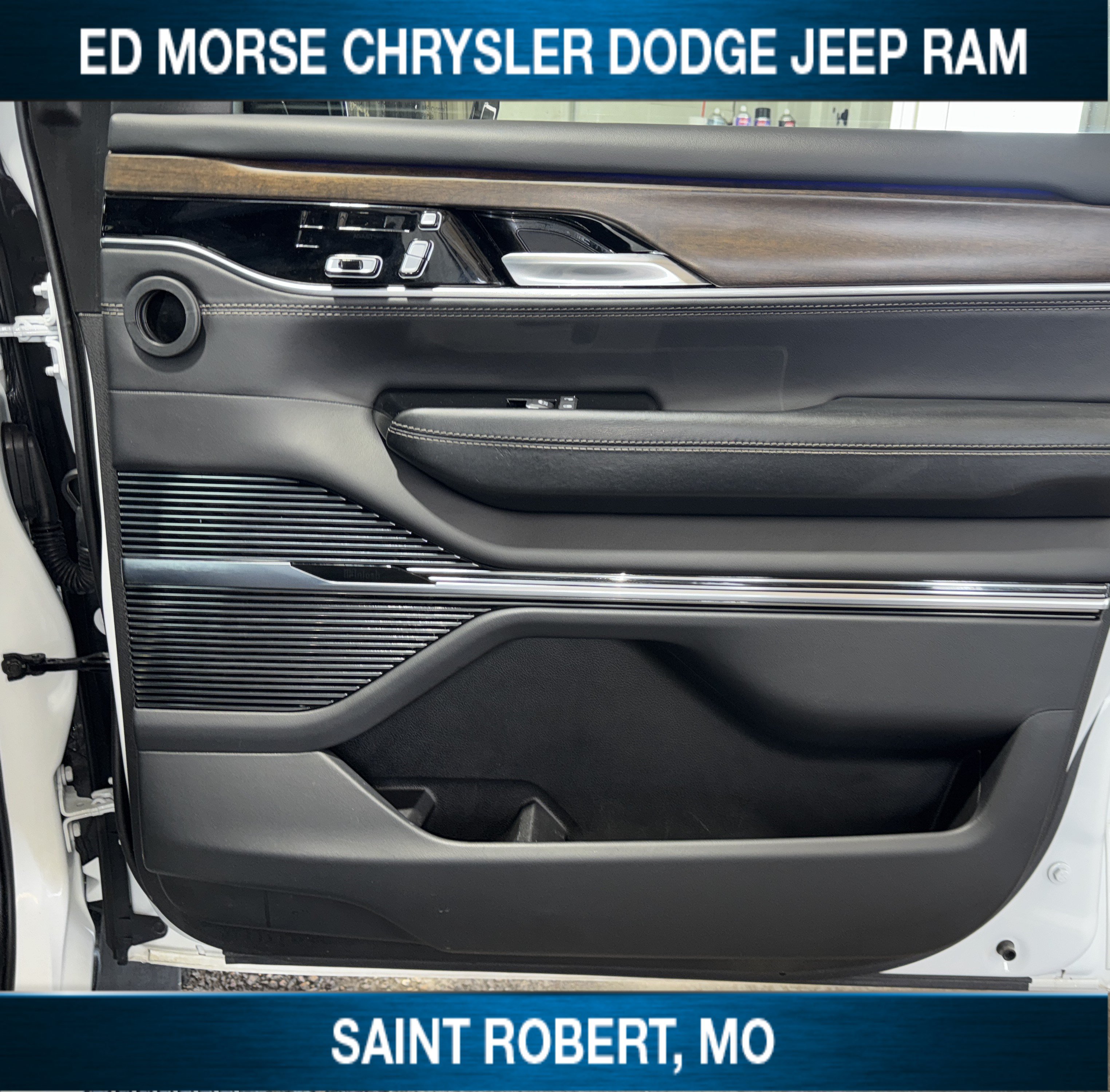 Used 2023 Jeep Grand Wagoneer L Series II AWD/4WD image 40