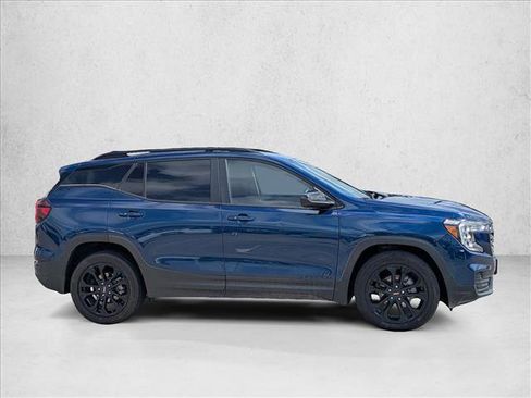 Used 2022 GMC Terrain SLE w/ Elevation Edition FWD image 4