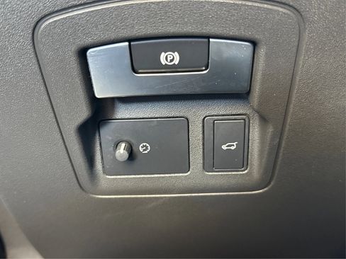 Used 2020 Land Rover Range Rover Velar S image 17