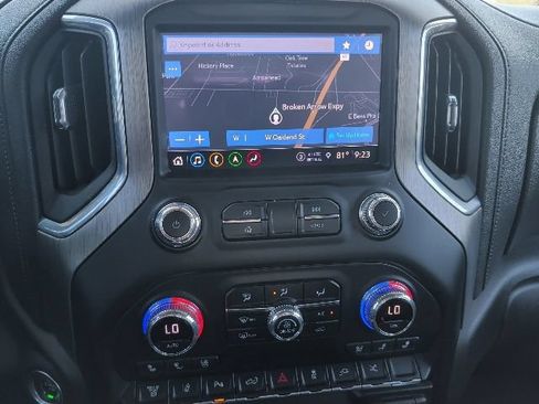 Used 2022 GMC Sierra 3500 Denali w/ Denali Ultimate Package AWD/4WD image 23