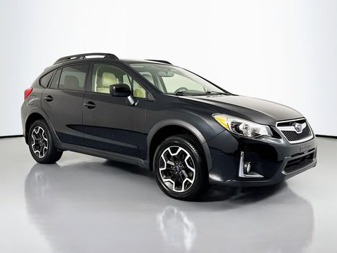 Used 2016 Subaru Crosstrek 2.0i Premium w/ Moonroof Package AWD/4WD image 3