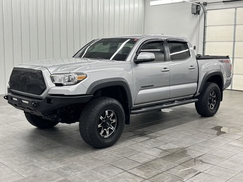 Used 2020 Toyota Tacoma TRD Off-Road image 5