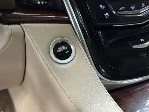 Used 2015 Cadillac Escalade Premium image 28