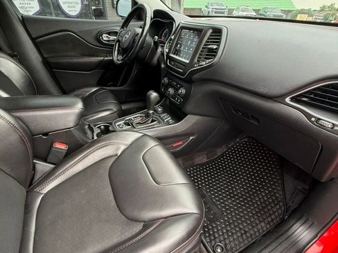 Used 2019 Jeep Cherokee Trailhawk w/ Comfort/Convenience Group AWD/4WD image 45