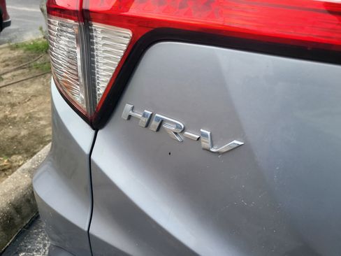 Used 2021 Honda HR-V EX-L image 10