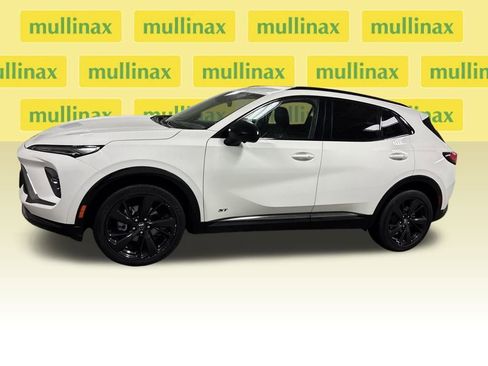 Used 2024 Buick Envision Sport Touring image 9