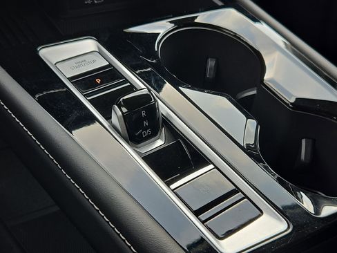 Used 2025 Volkswagen Atlas SE FWD image 25