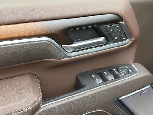 Used 2025 GMC Sierra 3500 Denali w/ Denali Reserve Package image 32