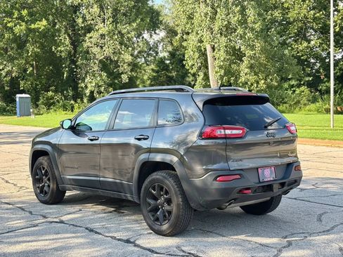 Used 2015 Jeep Cherokee Trailhawk w/ Comfort/Convenience Group AWD/4WD image 9
