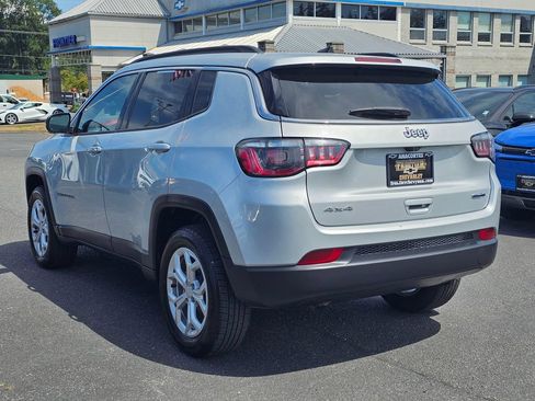 Used 2024 Jeep Compass Latitude AWD/4WD image 5