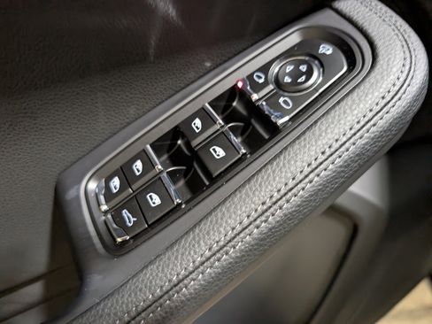 Used 2025 Porsche Macan image 20