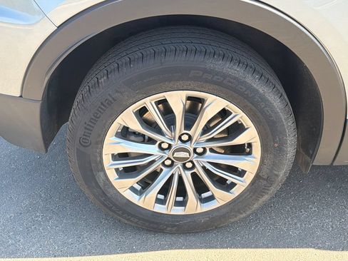 Used 2025 Cadillac XT4 Premium Luxury FWD image 17