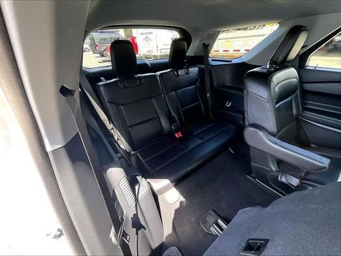 Used 2024 Ford Explorer XLT w/ Equipment Group 202A AWD/4WD image 30