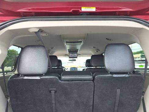 Used 2012 Chrysler Town & Country Touring-L w/ Entertainment Group #2 FWD image 36