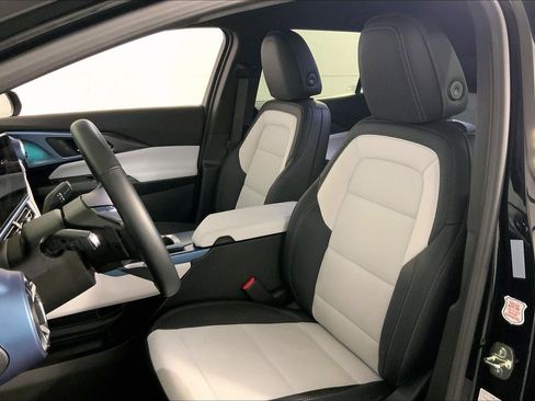 Used 2025 Chevrolet Equinox EV LT image 22