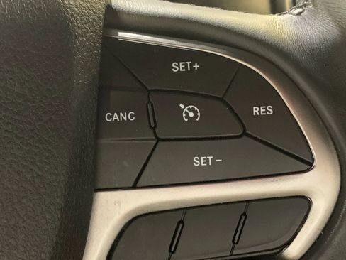 Used 2018 Jeep Grand Cherokee Laredo AWD/4WD image 26