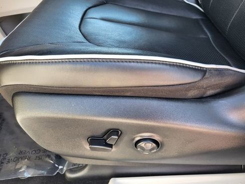 Used 2023 Chrysler Pacifica Limited FWD image 16