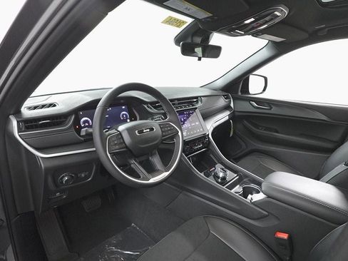 New 2025 Jeep Grand Cherokee L Altitude image 13