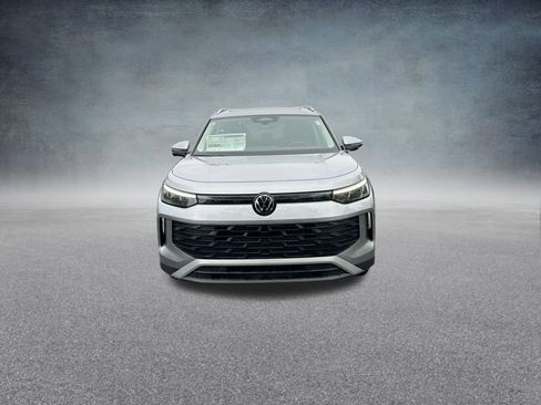 New 2025 Volkswagen Tiguan SE image 34