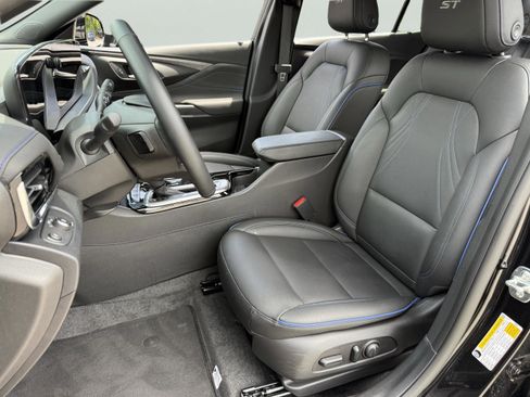 Used 2025 Buick Envista Sport Touring w/ Convenience I Package FWD image 32