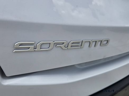 Certified 2024 Kia Sorento S w/ Panoramic Sunroof Package FWD image 16