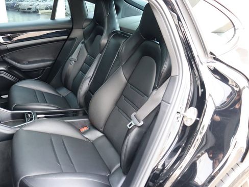 Used 2018 Porsche Panamera 4 image 40