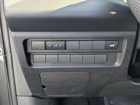 New 2025 Mitsubishi Outlander SE image 16