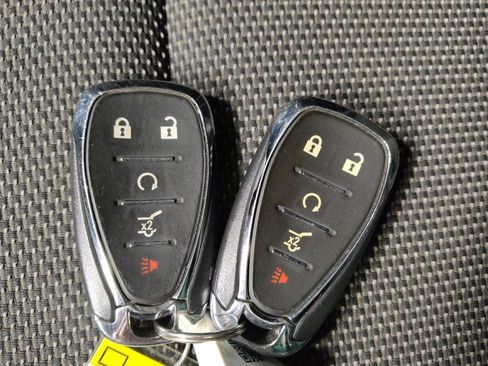 Used 2020 Chevrolet Traverse LT image 32