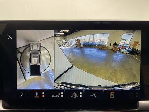 Used 2025 GMC Sierra 1500 SLT w/ SLT Premium Package image 17