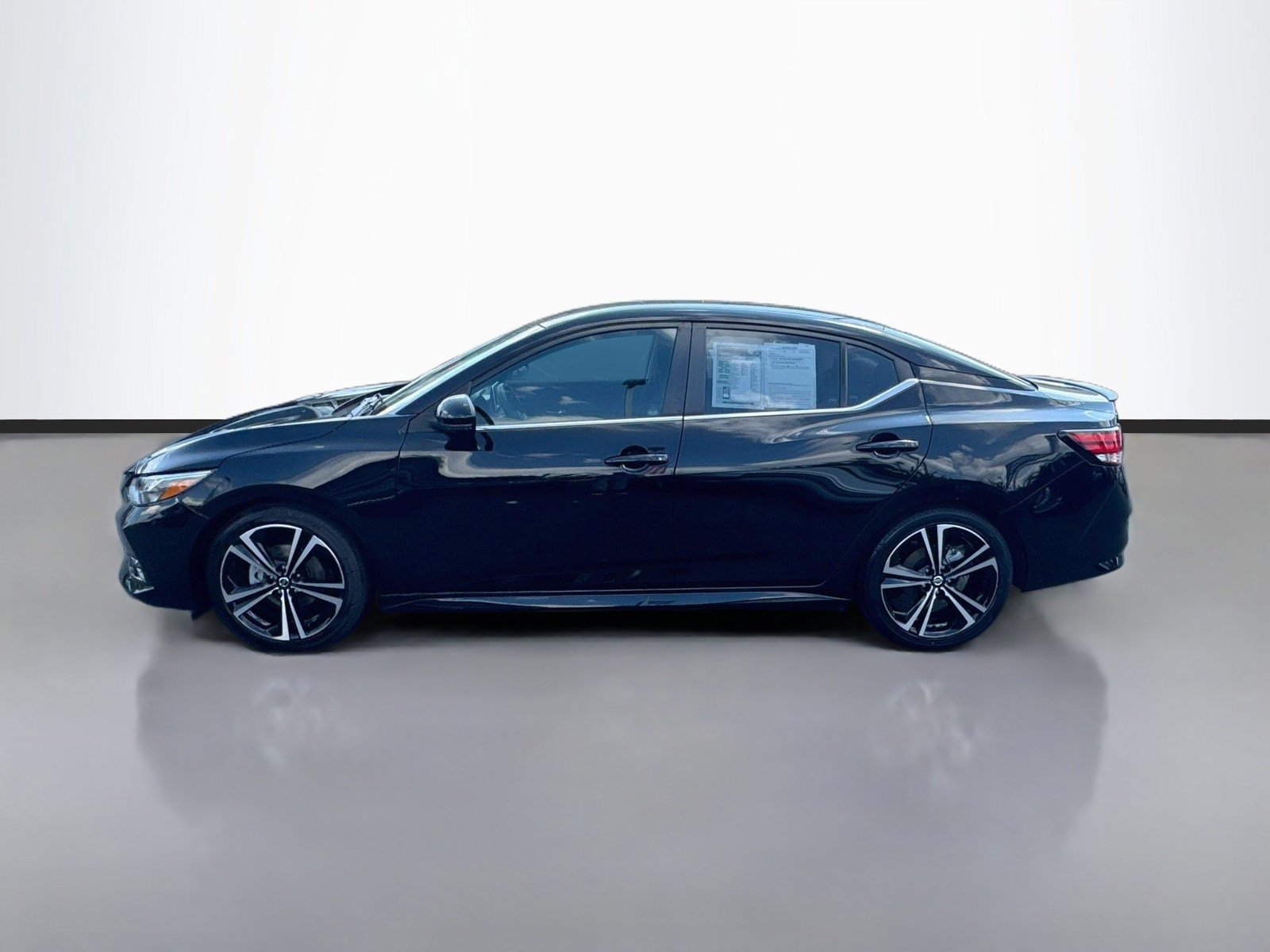 Used 2022 Nissan Sentra SR w/ Electronics Package FWD image 4