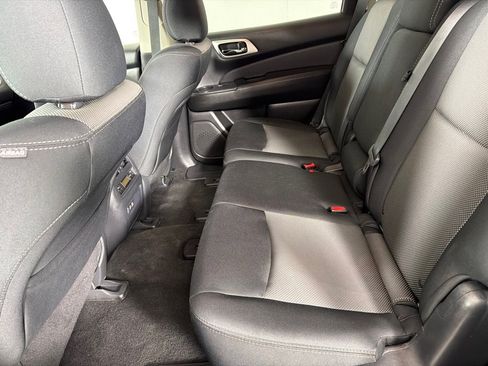Used 2019 Nissan Pathfinder SV FWD image 19