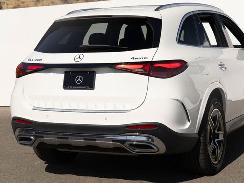 Used 2023 Mercedes-Benz GLC 300 4MATIC image 11