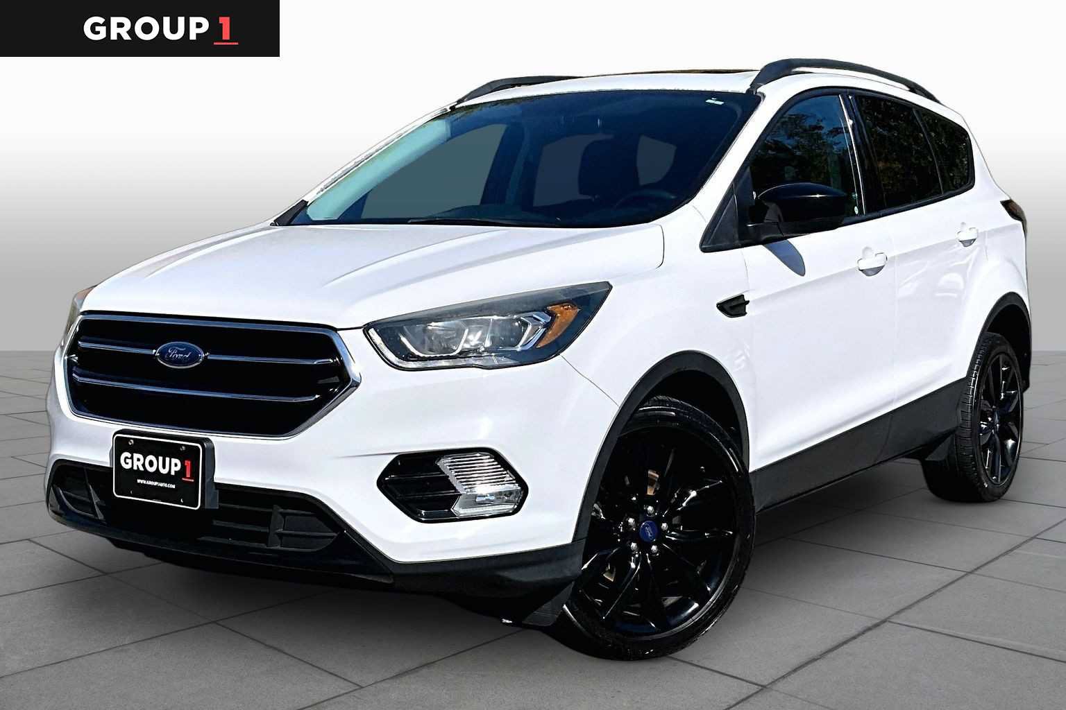 Used 2017 Ford Escape SE w/ SE Sport Appearance Package FWD image 1
