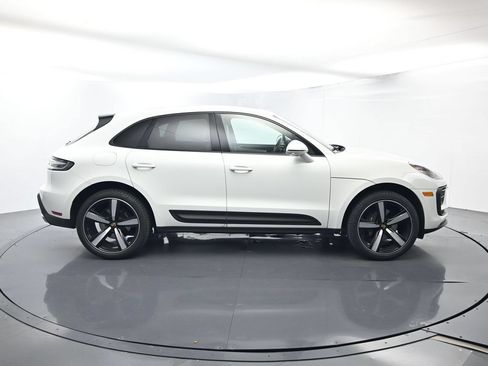 Certified 2025 Porsche Macan AWD/4WD image 16