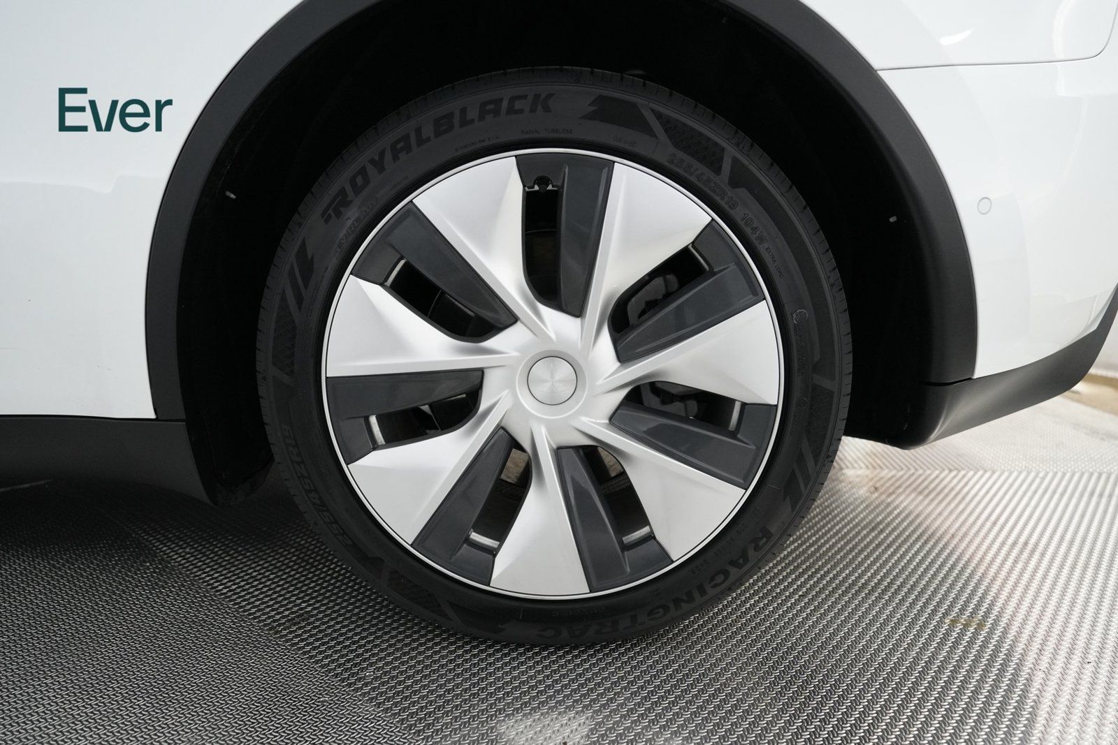 Used 2021 Tesla Model Y Long Range AWD/4WD image 9