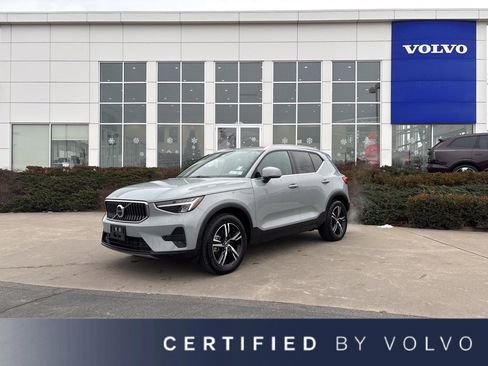 Certified 2025 Volvo XC40 B5 Core image 1