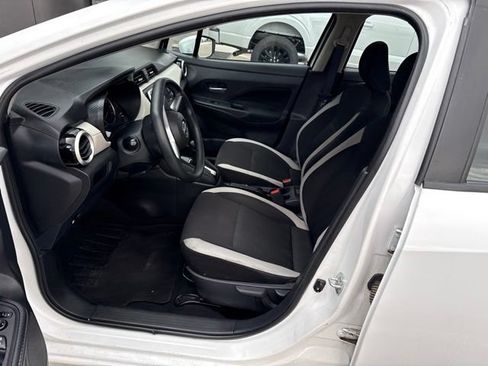Used 2022 Nissan Versa SV FWD image 7