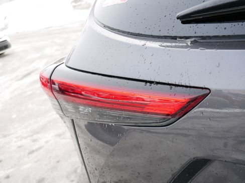 Certified 2022 Toyota Highlander XLE image 17