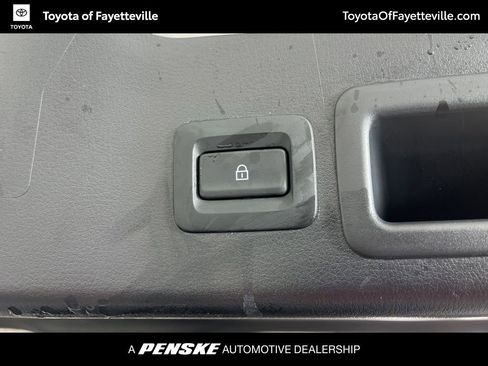 Used 2023 MAZDA MAZDA3 s image 9