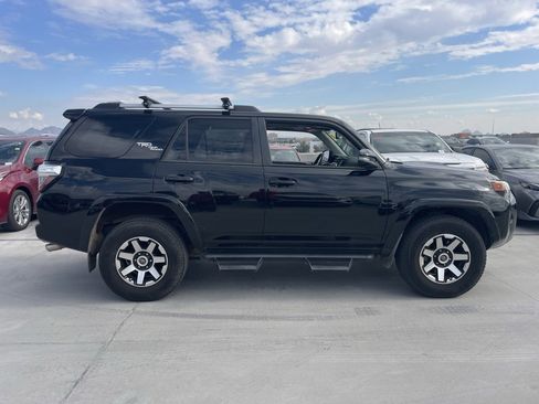 Used 2018 Toyota 4Runner TRD Off-Road Premium image 3