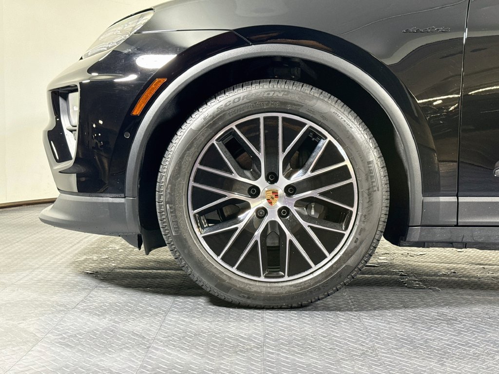 Certified 2026 Porsche Macan Electric RWD image 27