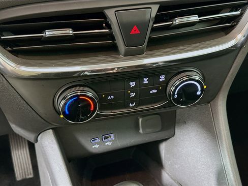 Used 2025 Buick Encore GX Preferred image 23