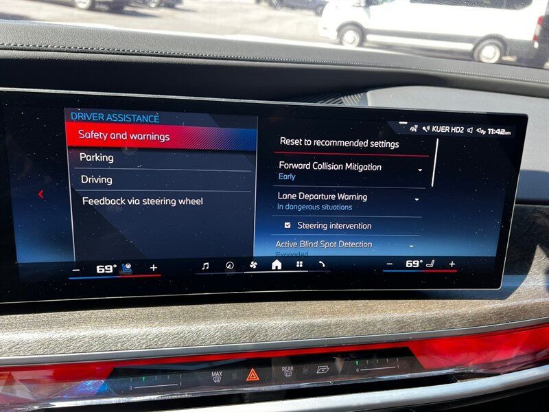 Used 2024 BMW i7 M70 AWD/4WD image 42