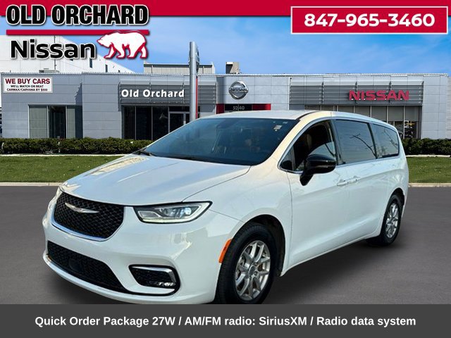 Used 2024 Chrysler Pacifica Touring FWD image 1