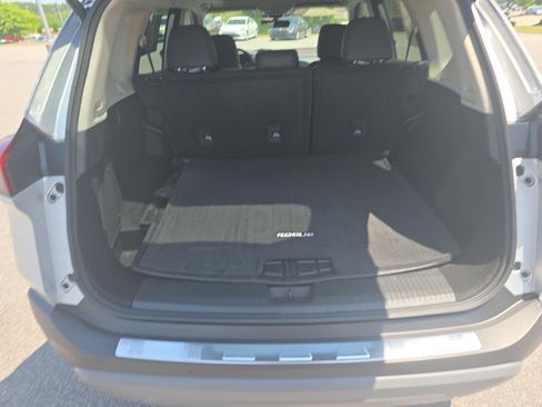 Used 2023 Nissan Rogue SV w/ SV Premium B Package FWD image 12
