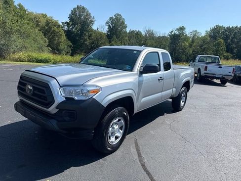 Used 2022 Toyota Tacoma SR AWD/4WD image 3